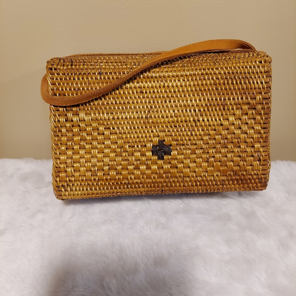 Hand woven bamboo Purse. - Picture 3 of 5